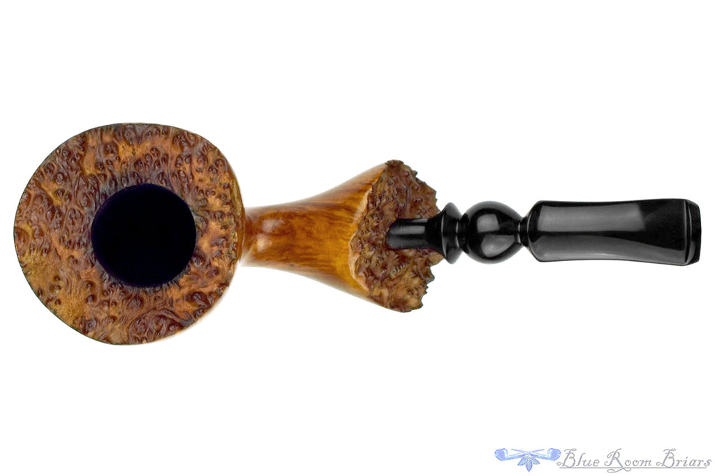 Blue Room Briars is proud to present this Nørding Bent Freehand with Plateaux Estate Pipe