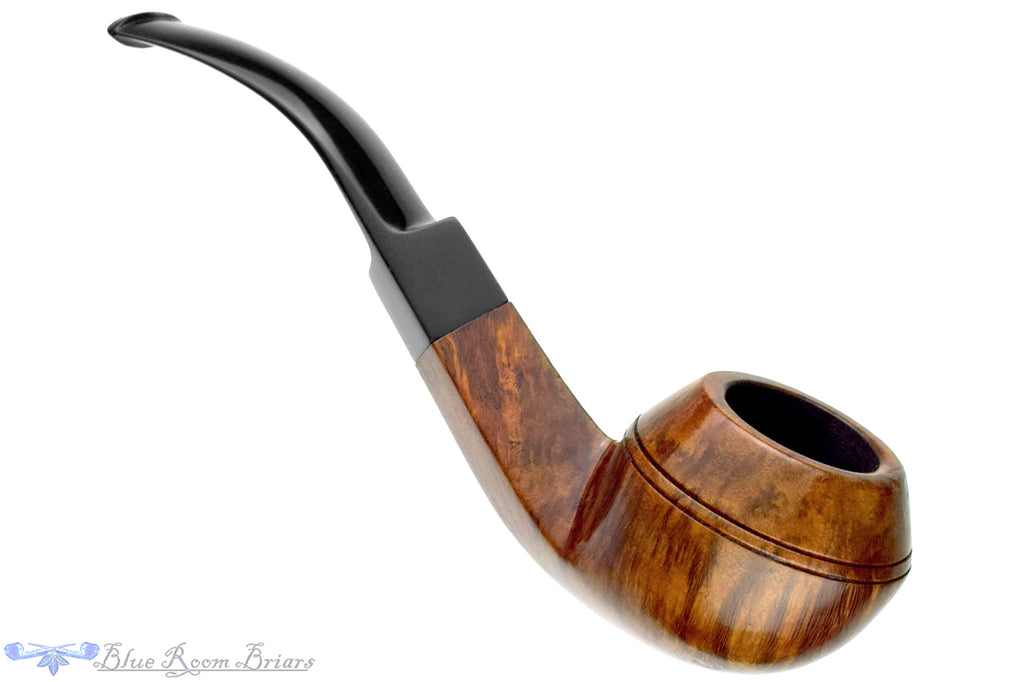 Blue Room Briars is proud to present this Comoy's Tradition 409 Bent Bulldog Estate Pipe