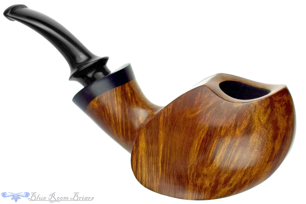 Blue Room Briars is proud to present this Jan Pietenpauw Pipe Bent Rhinoceros Sitter with African Blackwood