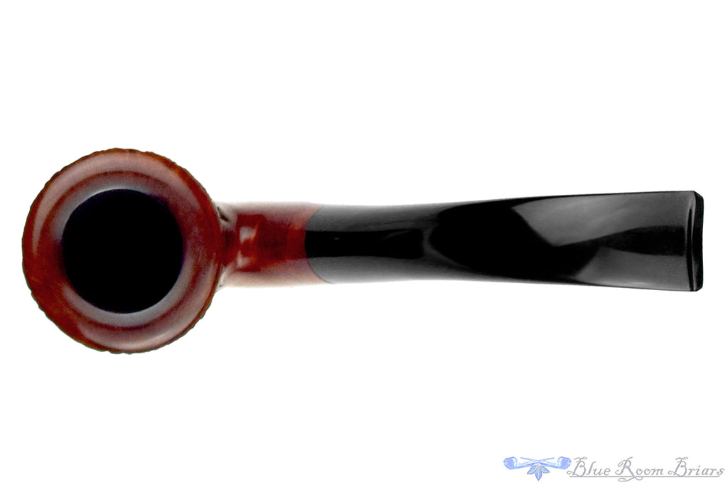 Blue Room Briars is proud to present this Capitello Gotico Bent Carved Dublin Sitter Estate Pipe