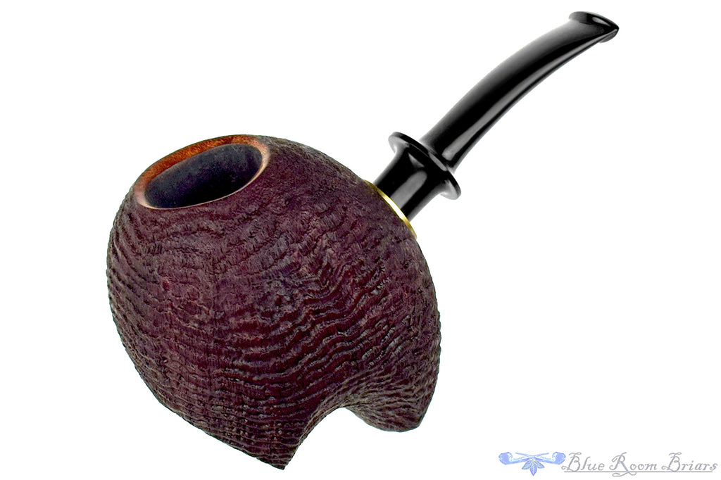 Blue Room Briars is proud to present this Dirk Heinemann Pipe Sandblast Grainbug with Brass