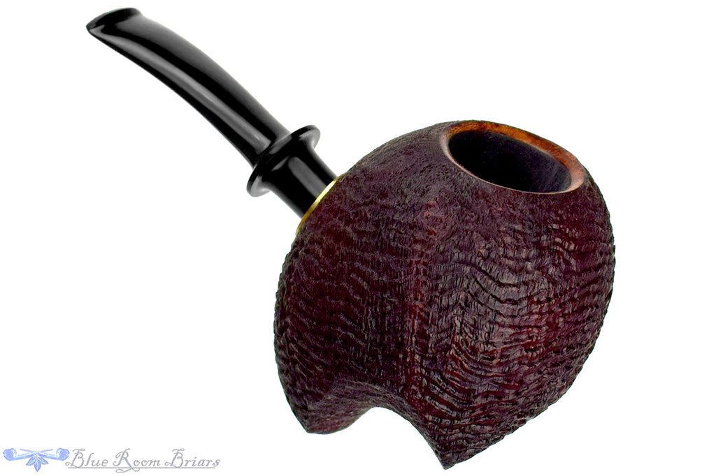 Blue Room Briars is proud to present this Dirk Heinemann Pipe Sandblast Grainbug with Brass