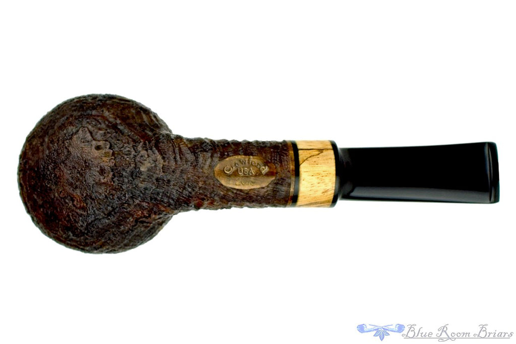 Blue Room Briars is proud to present this Jerry Crawford Pipe 1/4 Bent Ring Blast Egg with Spalted Maple Insert and Plateau