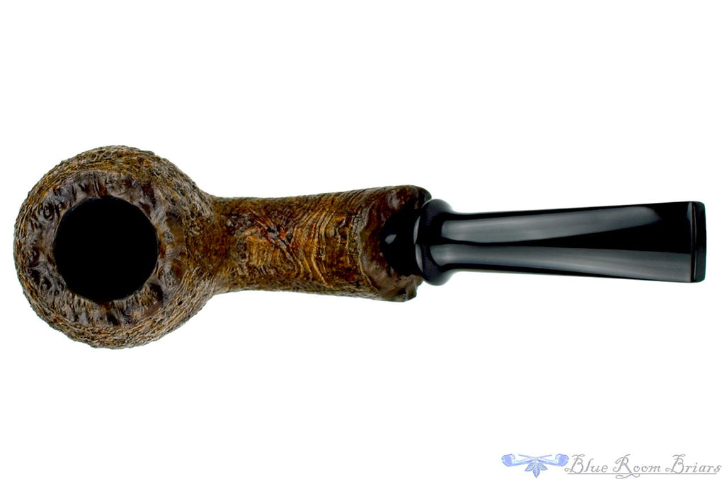 Blue Room Briars is proud to present this Jerry Crawford Pipe 1/2 Bent Ring Blast Egg with Plateaux