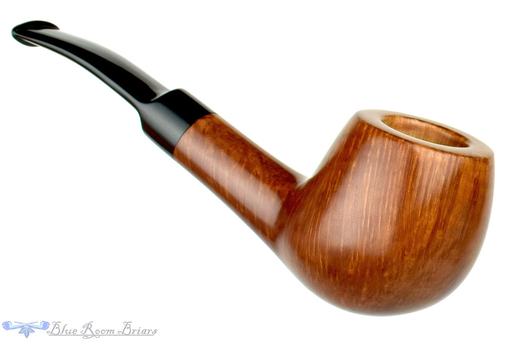 Blue Room Briars is proud to present this RC Sands Pipe 1/8 Bent Saddled Apple